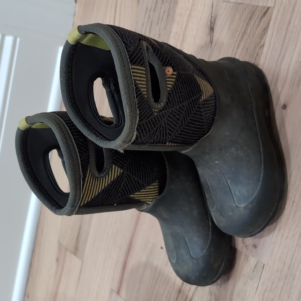 Grey/green Bog boots